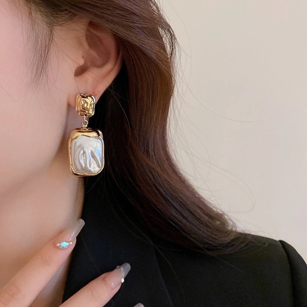 Luxury Metal Inlaid Pearl Imitation Pendant Earrings